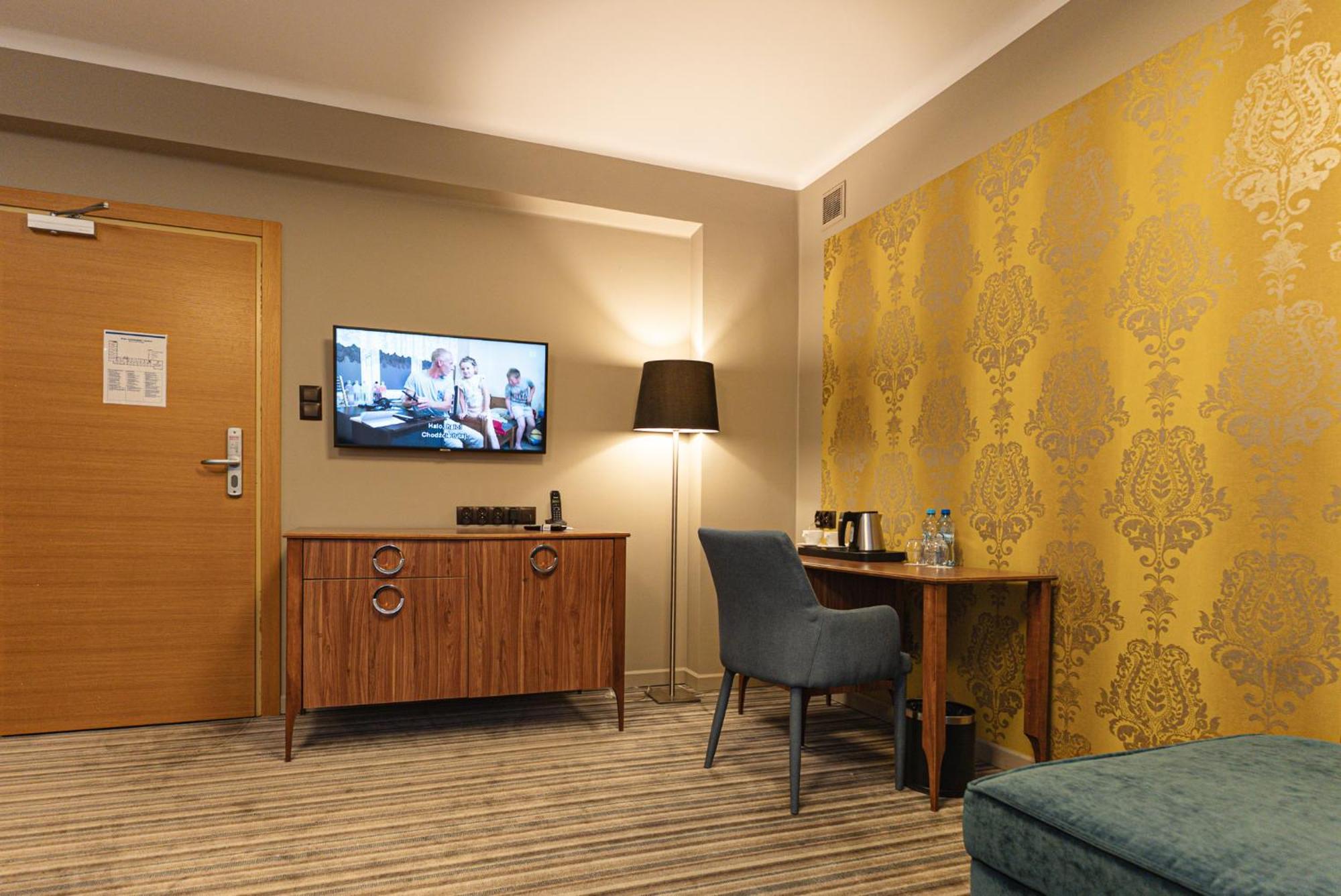 Hotel Cristal Bialystok Bagian luar foto