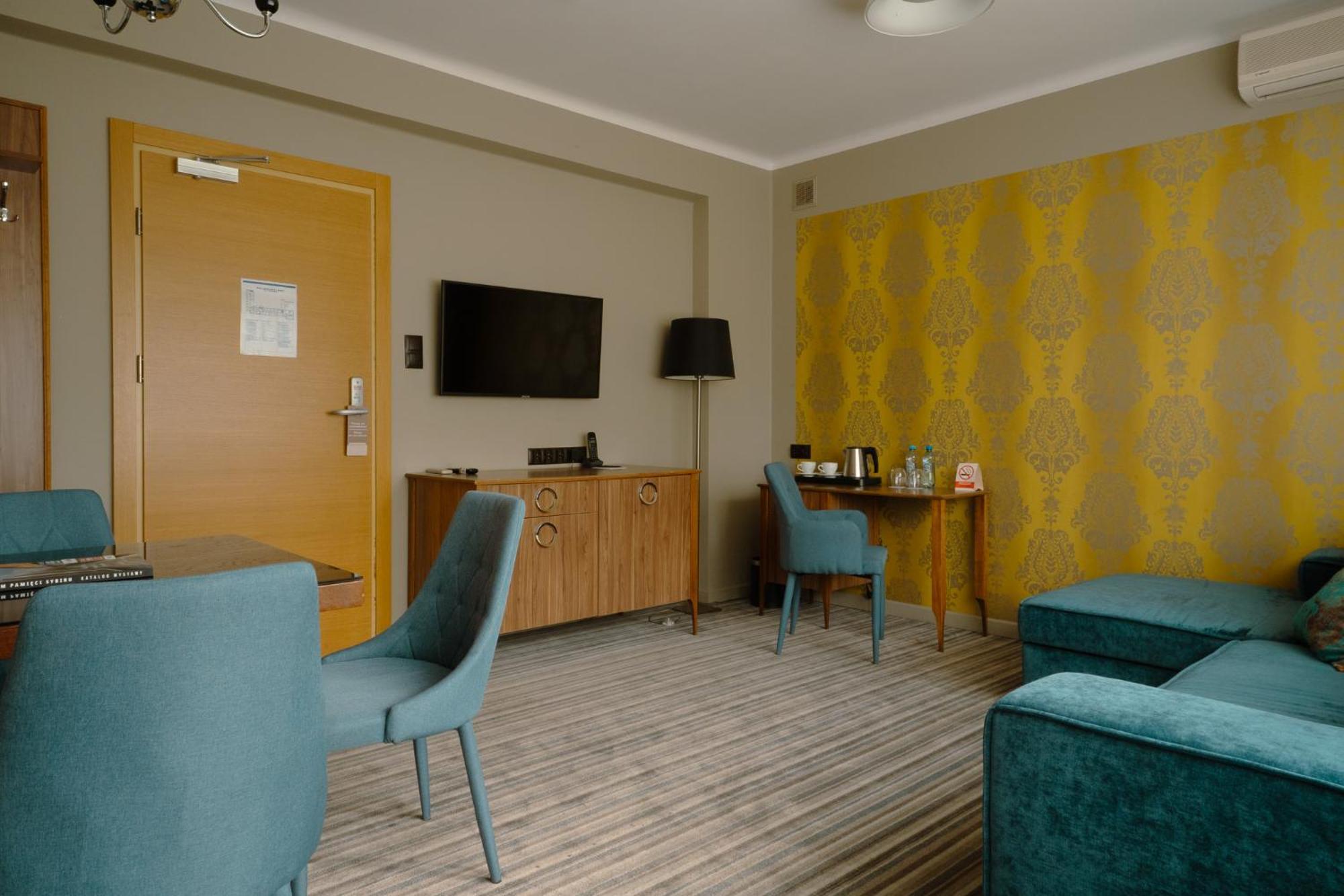 Hotel Cristal Bialystok Bagian luar foto