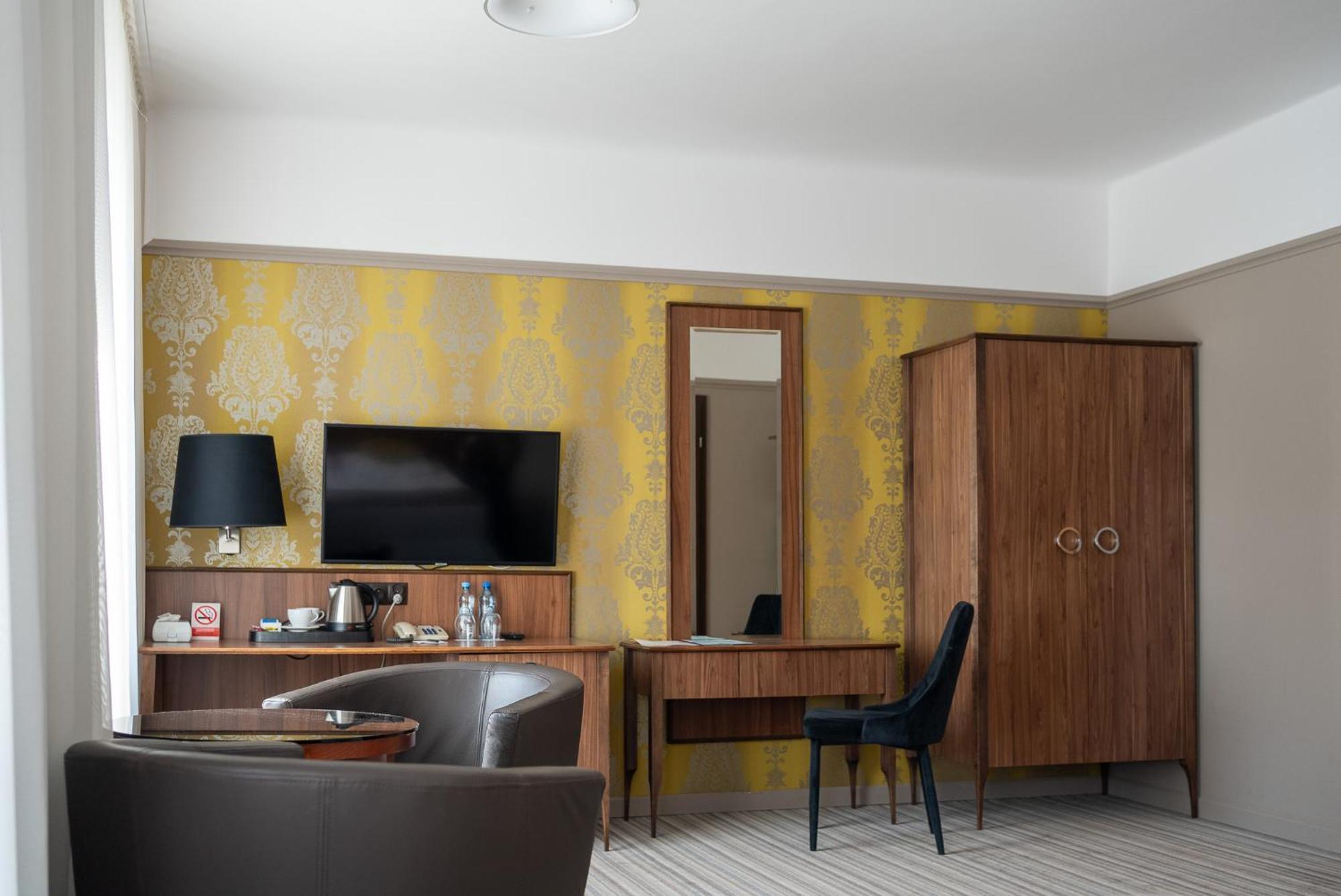 Hotel Cristal Bialystok Bagian luar foto